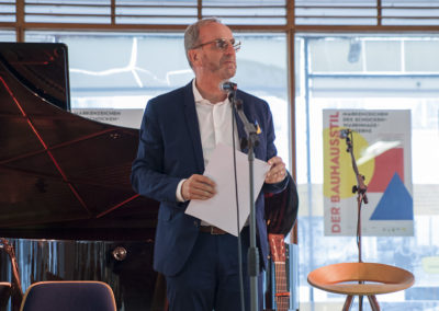 Der Vorsitzende des Werkbundes Sachsen Matthias Horst dankt den Gestaltern der Ausstellung sowie den Förderern und Unterstützern der Ausstellung